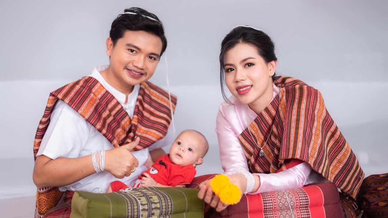 เปิดภาพ ครูไพบูลย์ ควง กระต่าย วิวาห์ทำพิธีผูกข้อมือเริ่มต้นชีวิตคู่