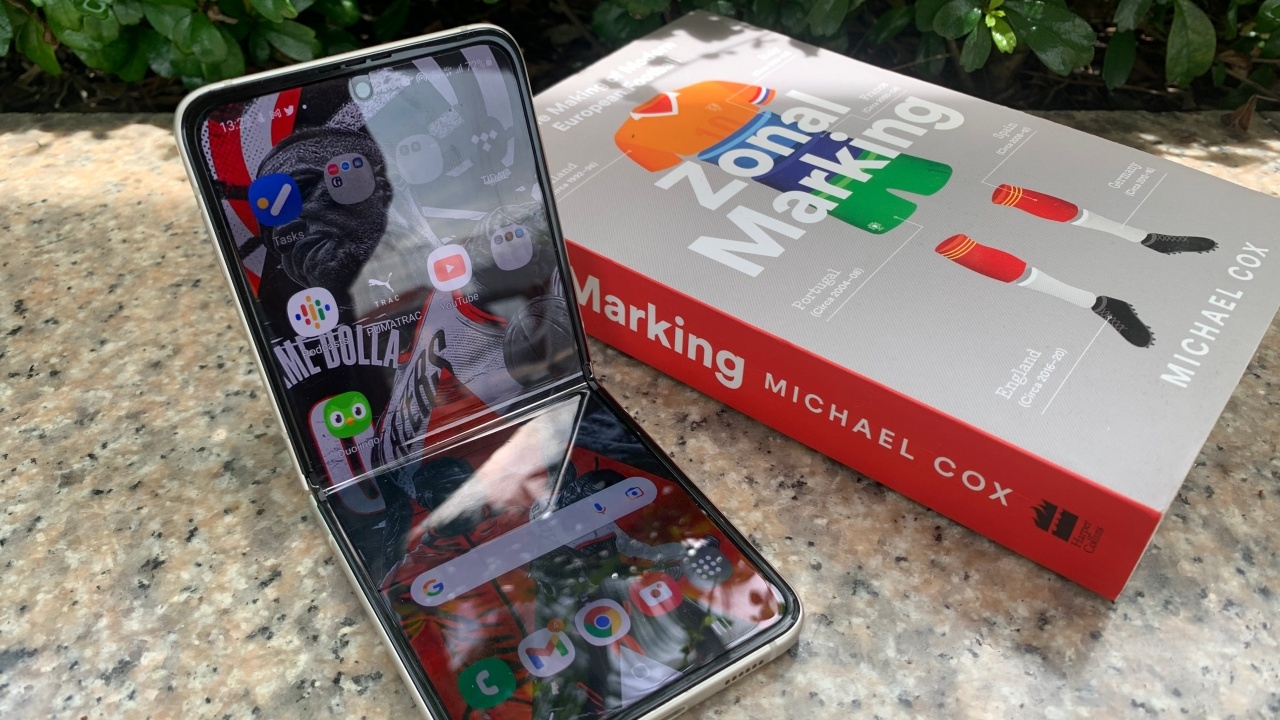 Review Samsung Galaxy Z Flip3 - ยอมงอ ไม่ยอมหัก