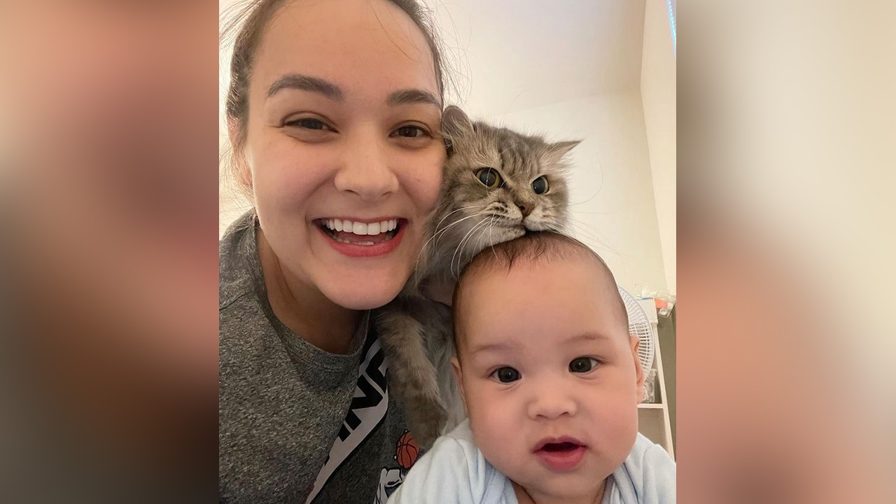 ชาวเน็ตแห่เป็นห่วง นาตาลี เลี้ยงลูกกับแมว กลัวจะแพ้ขนและน้ำลาย