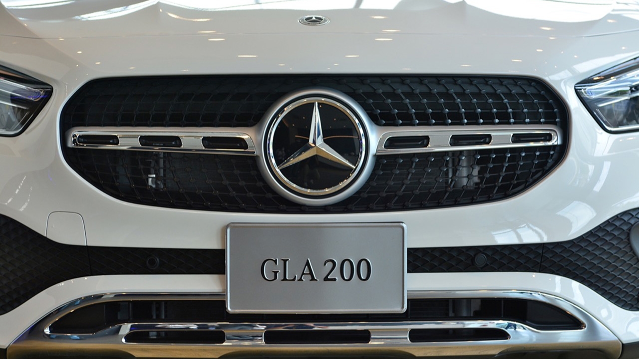 มาแล้ว หนูเล็ก เด็กไฮโซ MERCEDES-BENZ GLA200 PROGRESSIVE