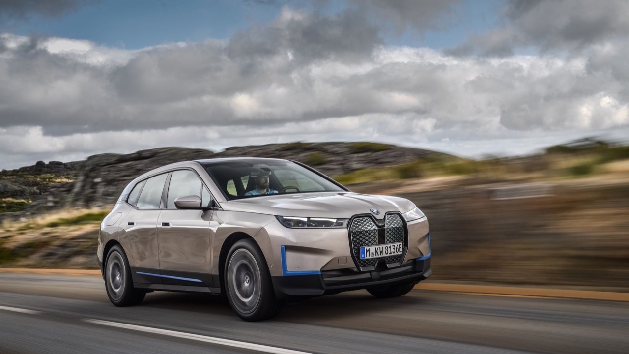 ราคามาแล้ว BMW เปิดตัวสปอร์ตเอสยูวีพลังงานไฟฟ้า iX xDRIVE 50 SPORT 