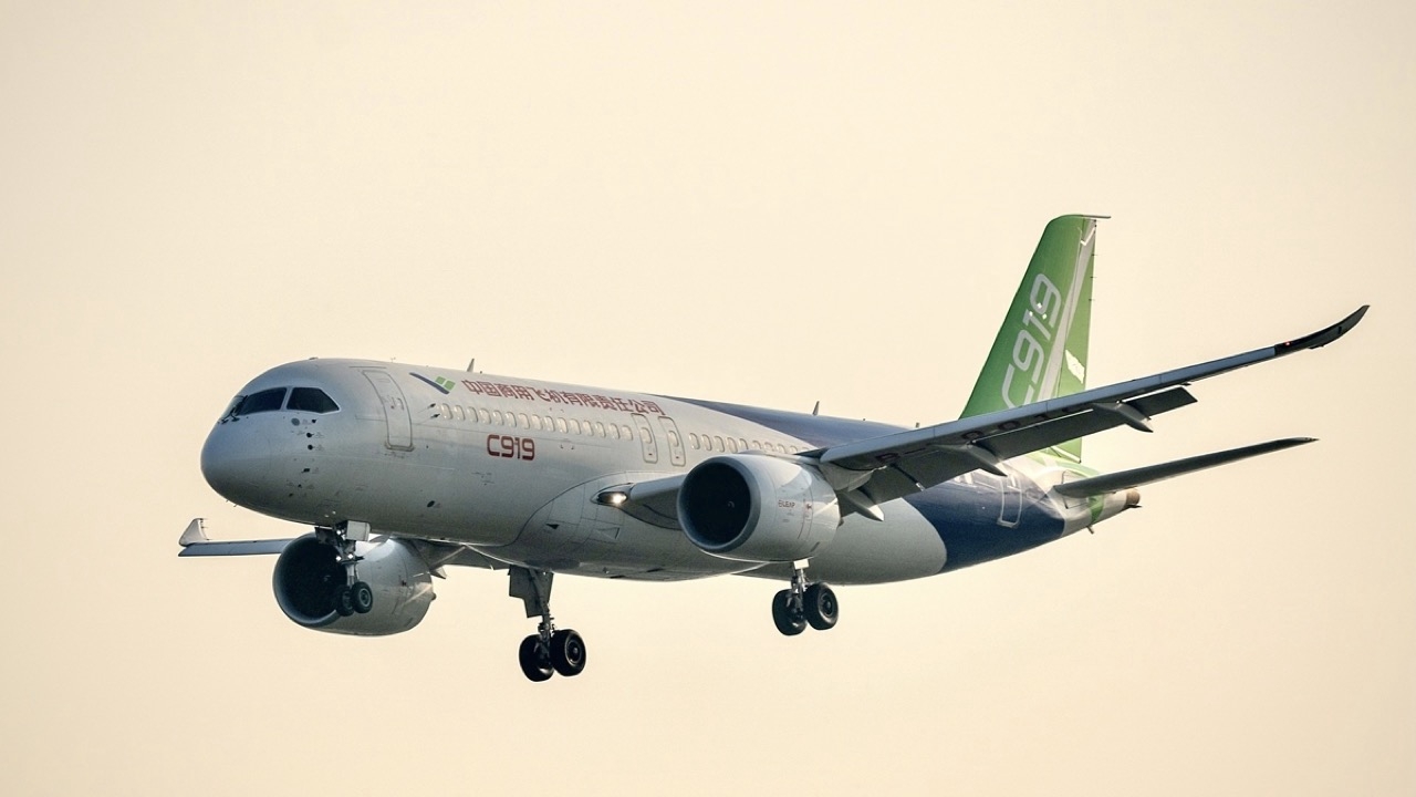 มังกรทะยานฟ้า COMAC C919 เครื่องบินโดยสารทางเดินเดี่ยวของสาธารณรัฐประชาชนจีน