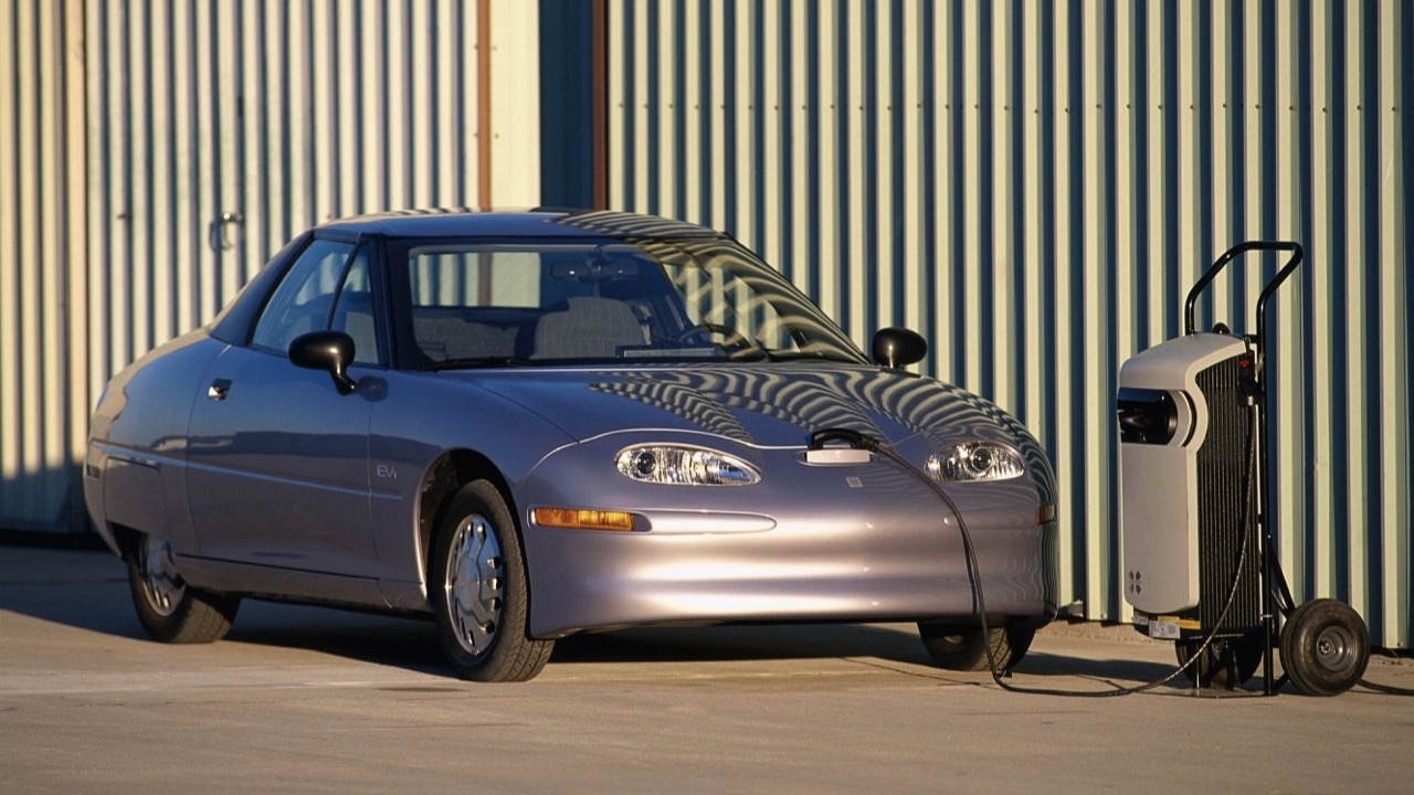 GM EV1 รถไฟฟ้าก่อนยุค Y2K บทเรียนของยักษ์อเมริกัน