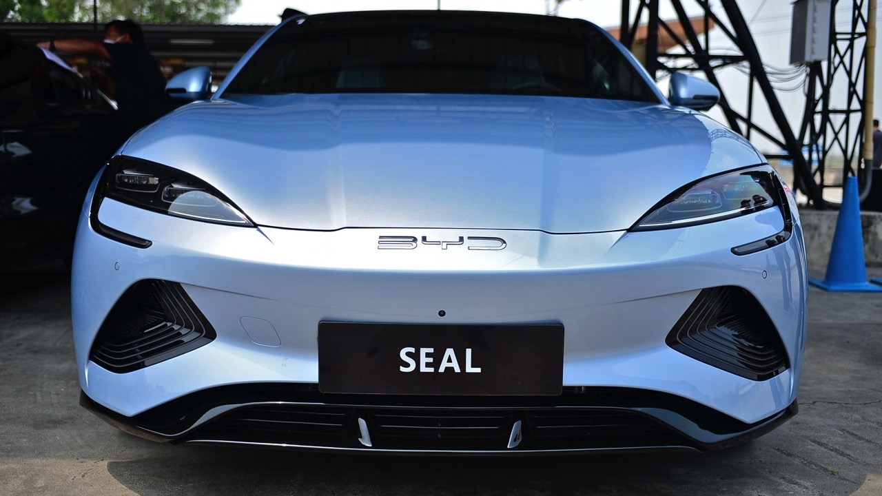 สัมผัสแรกขับโคตรดี รถยนต์ไฟฟ้า BYD SEAL ชาร์จเต็มวิ่งไกล 650-700 กม. คาด เข้าไทยเร็วๆนี้ 