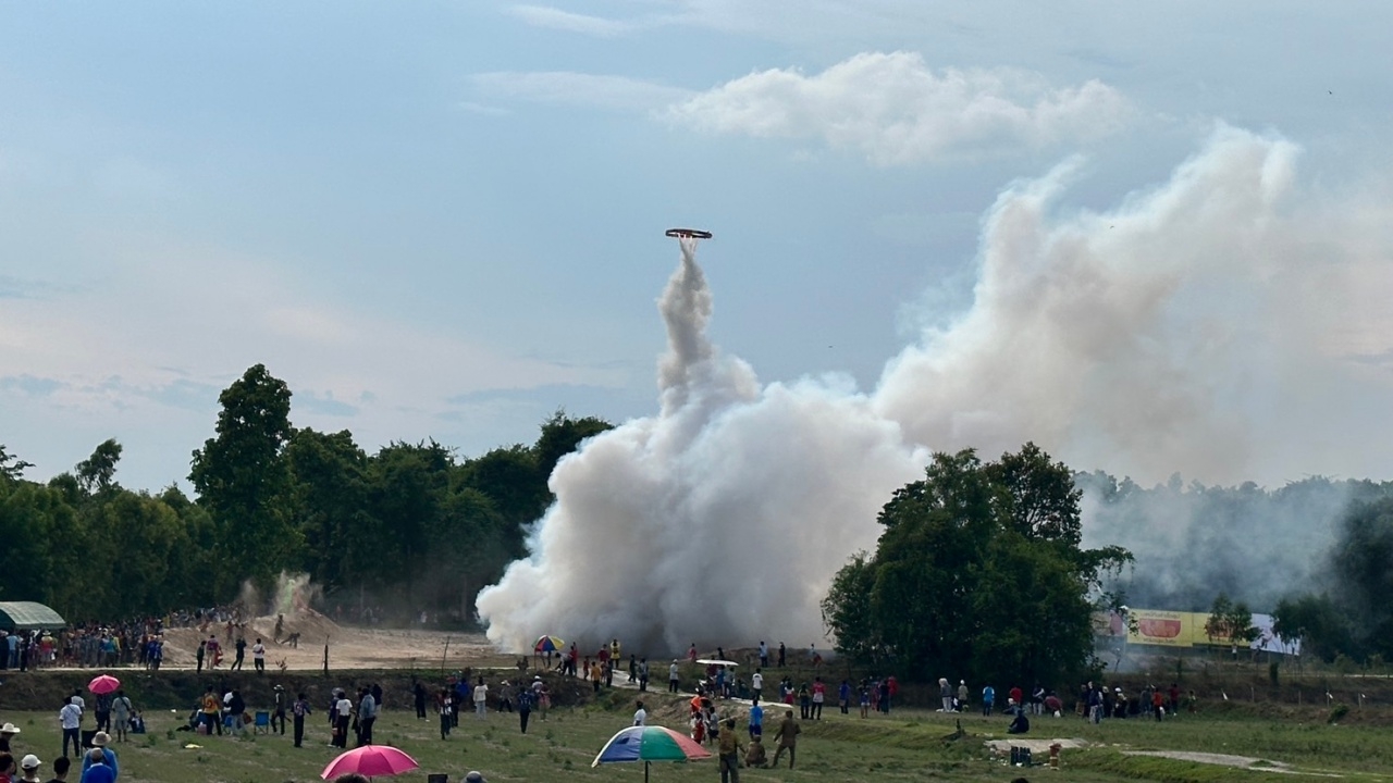 ยิ่งใหญ่งานบั้งไฟตะไลล้านบ้านกุดหว้า ตะลึงบั้งไฟ 10 ล้านทะยานฟ้าขอฝนพญาแถน