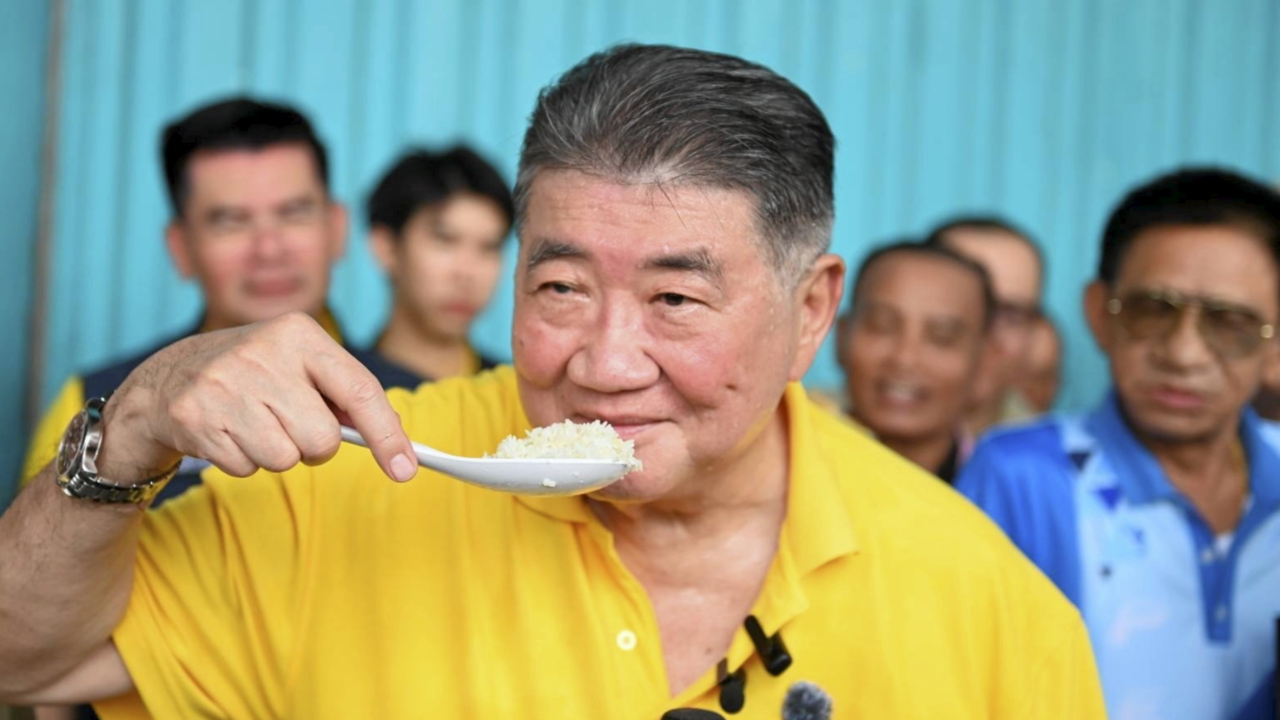 “ภูมิธรรม” โชว์ชิมข้าว 10 ปีโครงการจำนำข้าว หุงทานได้ นุ่มนวล เตรียมเปิดประมูล