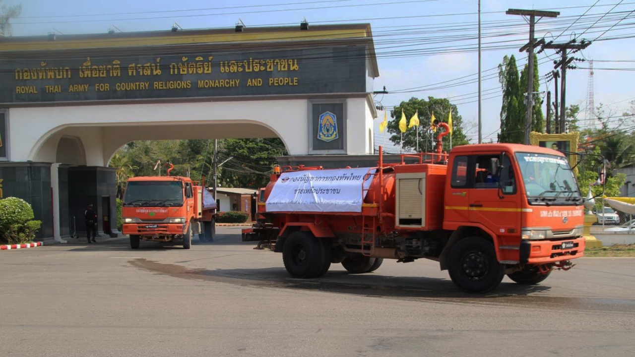 ชุมพรสู้ภัยแล้ง ส่งรถแจกน้ำกว่า 1 ล้านลิตร ช่วยพื้นที่เกษตรกว่า 7.7 หมื่นไร่