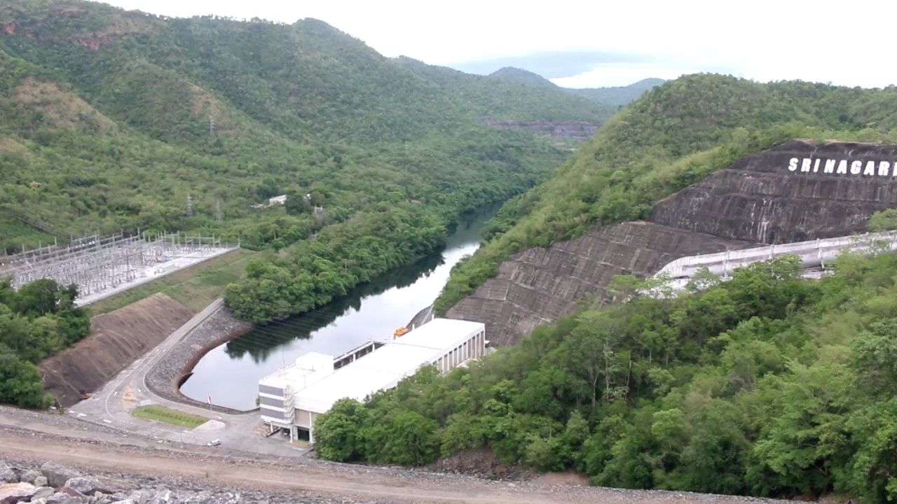 กรมชลฯ ติดตามการผันน้ำเขื่อนศรีนครินทร์ ช่วยแก้ภัยแล้งใน 3 อำเภอของกาญจนบุรี