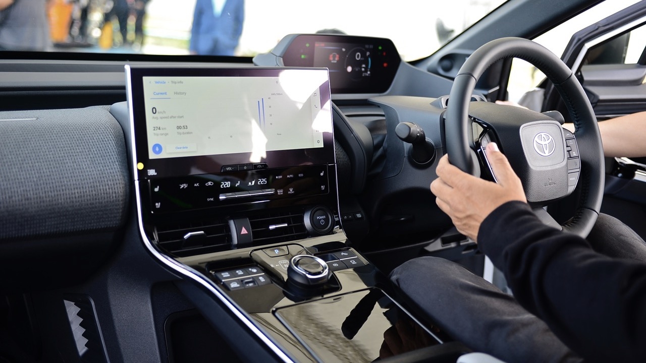 จอทัชสกรีนในรถ กับสิ่งที่เราอยากบอกคุณ..และคนออกแบบ