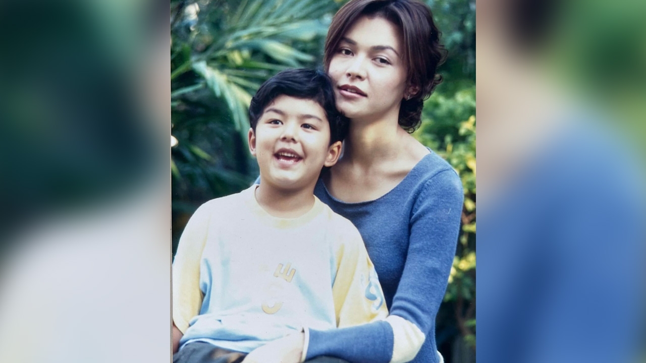 แม่หมู พิมพ์ผกา โพสต์รูปคู่น้องนายวัยเด็ก แชร์ความน่ารักให้แฟนๆ ได้ดูกัน