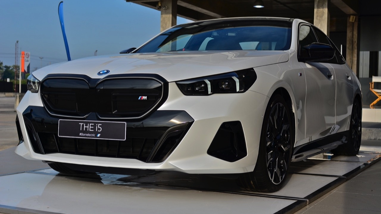 ชายกลางพลังไฟฟ้า สัมผัสแรก ทดสอบ BMW i5 M60 XDRIVE 