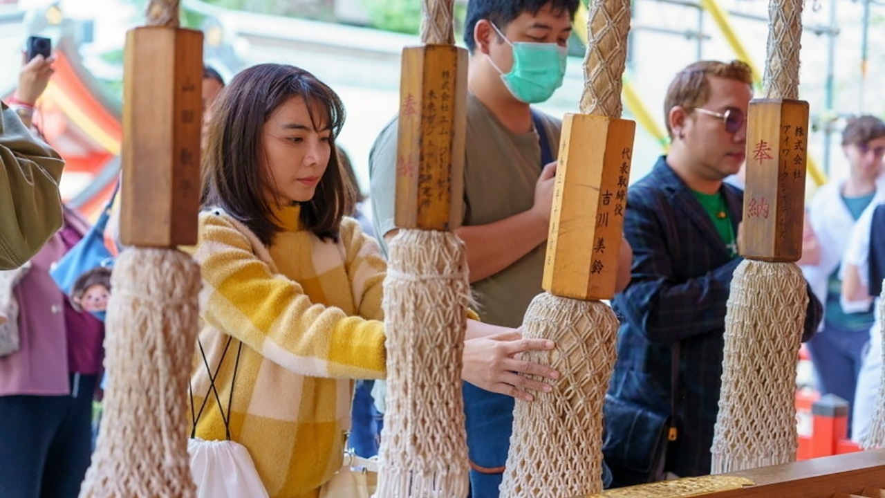 "หมอเมย์ มีเซ้นส์" พามูสุดปัง! บุกวัดดังถึงญี่ปุ่น เผยทริกอธิษฐานการขอพร