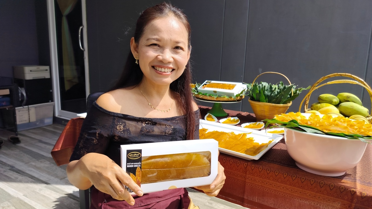 สาวโคราช ปิ๊งไอเดียใช้ศิลปะแปรรูปมะม่วงกวนลายใบไม้ ขายดีจนต้องจองข้ามเดือน