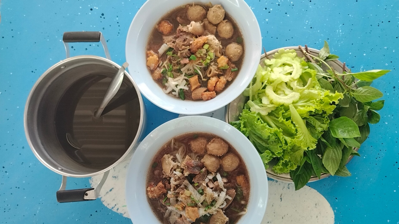 ก๋วยเตี๋ยวเนื้อบ้านกรีนโคราช ลูกค้าติดใจรสชาติกลมกล่อม ให้เติมเพี้ยได้ไม่อั้น