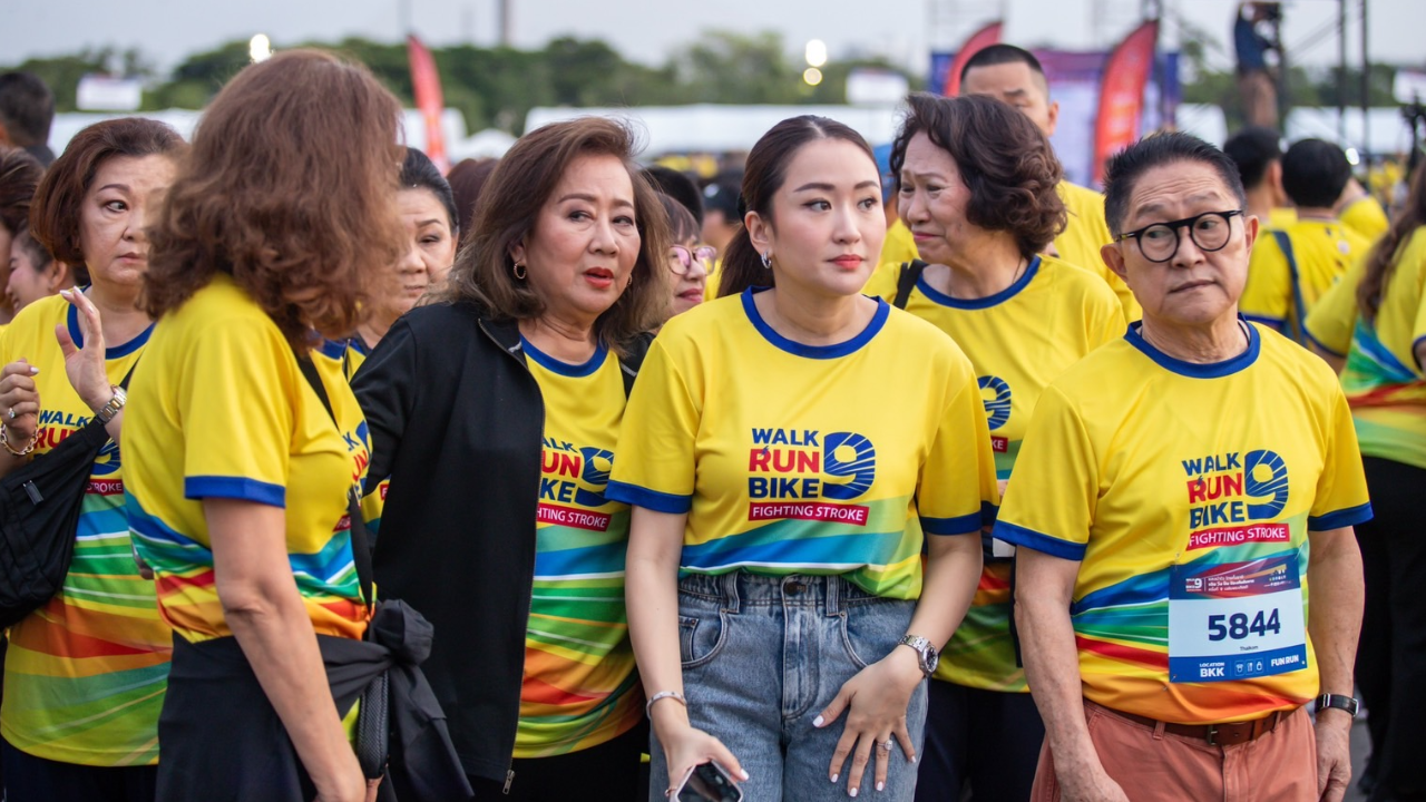 "แพทองธาร" ควง "คุณหญิงพจมาน" ร่วม "เดิน วิ่ง ปั่น" เฉลิมพระเกียรติ