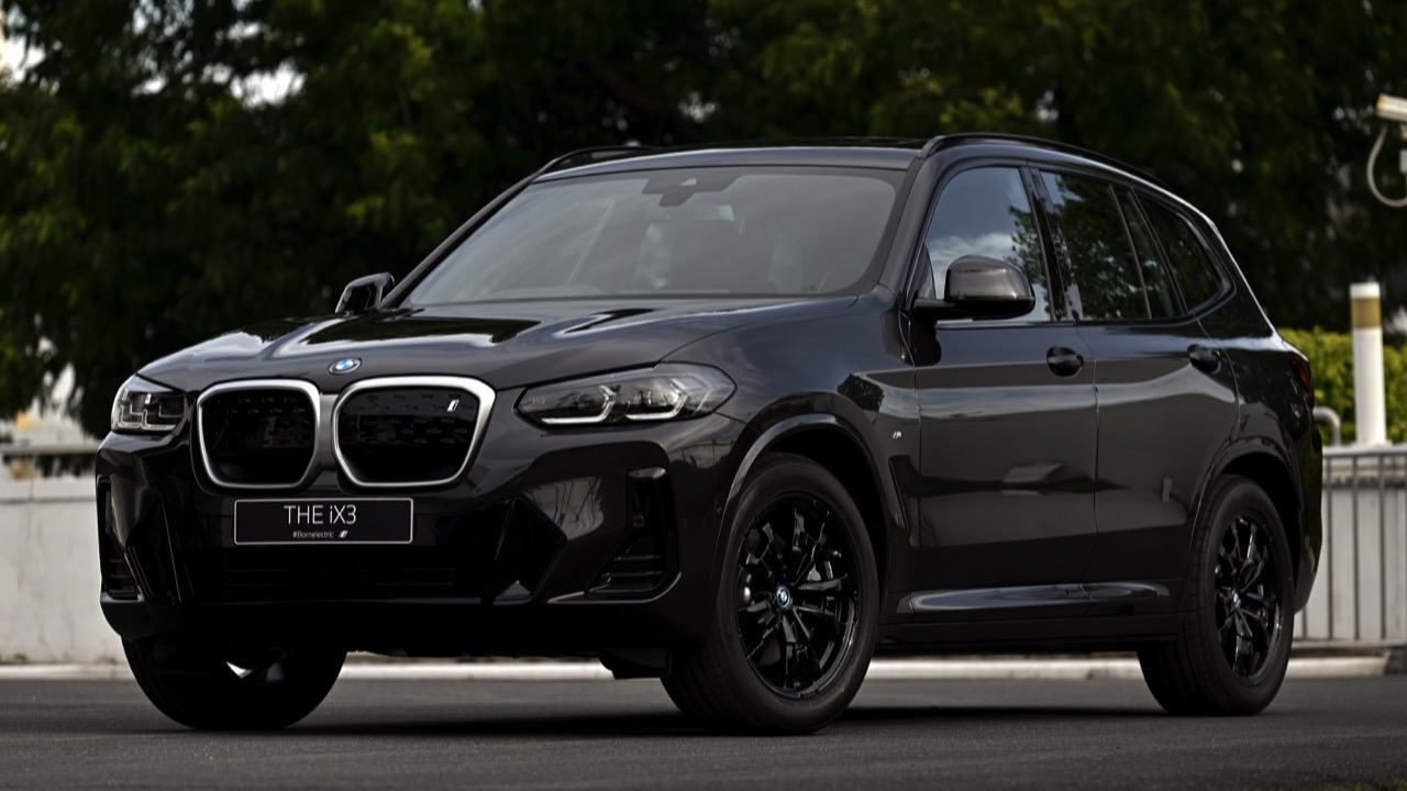 ลดกระหน่ำ 7 แสน BMW iX3 M Sport (Inspiring) ราคา 2,999,000 บาท  