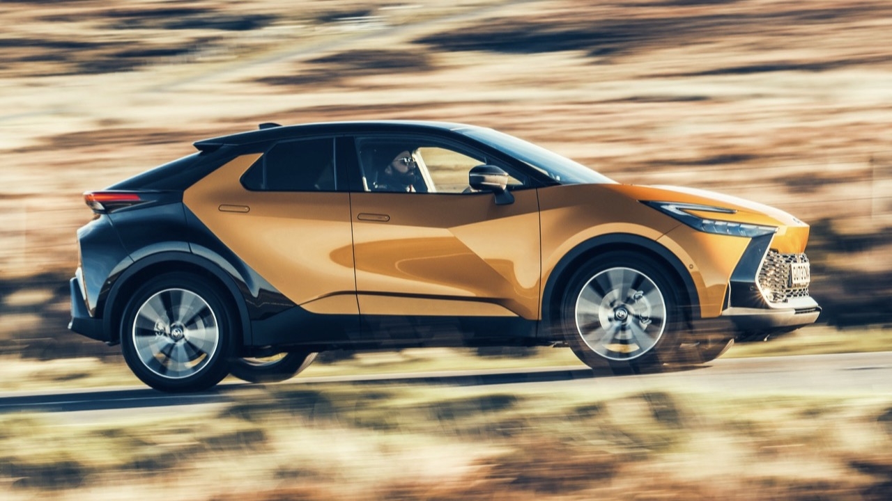 ส่องความหล่อ TOYOTA NEW C-HR 2024 มีทั้งไฮบริดและปลั๊กอินไฮบริด!