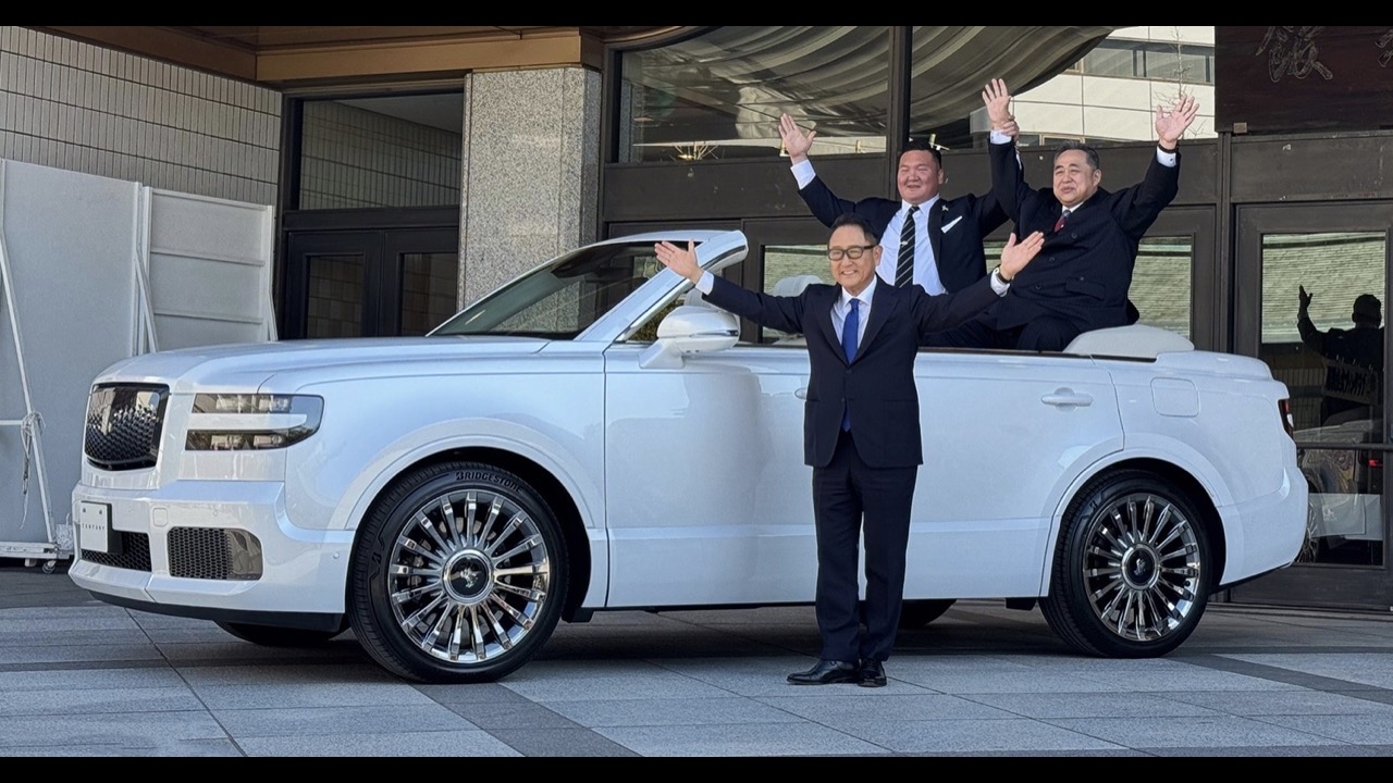 หนึ่งเดียวสำหรับซูโม่ Toyota Century Convertible SUV
