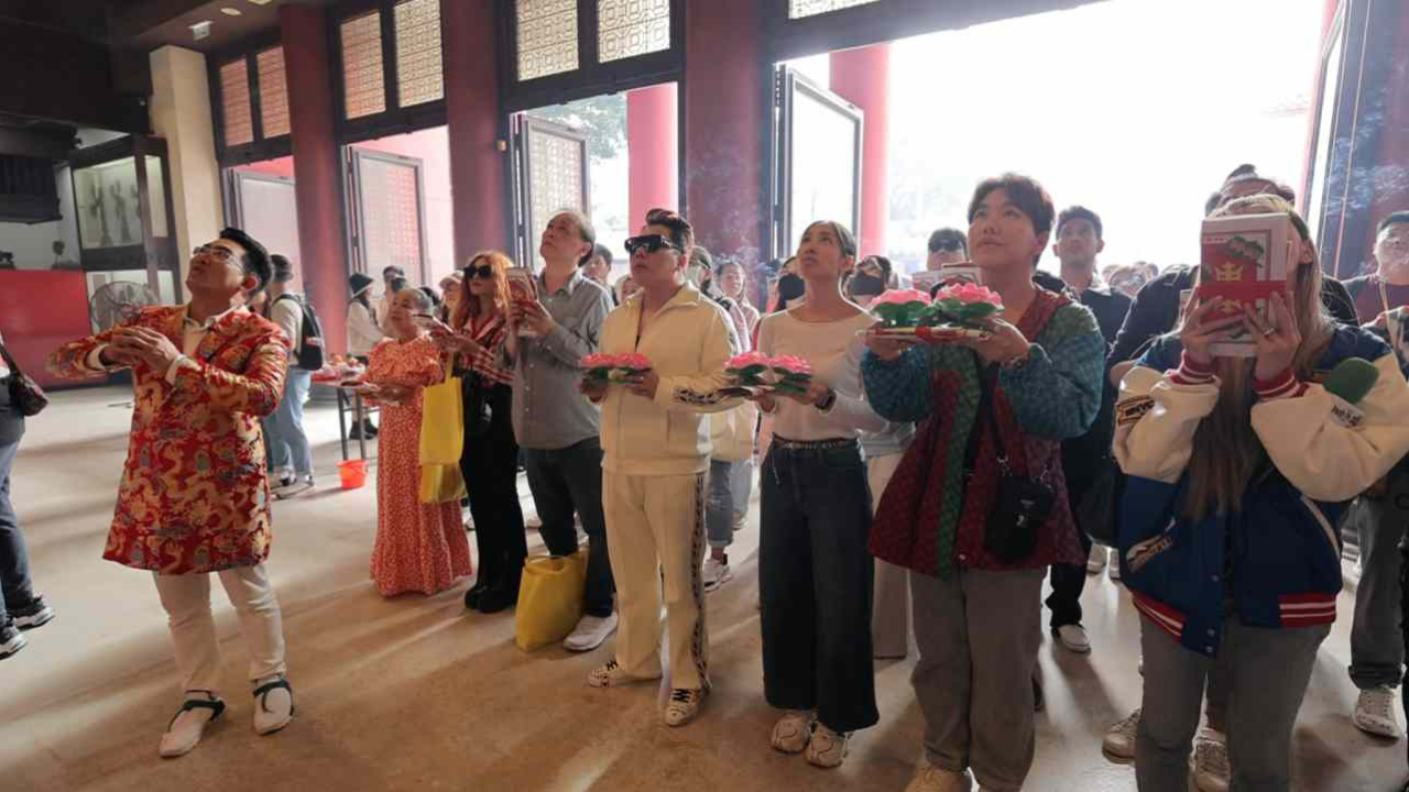 คชาภาพาไปมู TO ฮ่องกง พาผู้โชคดีบินลัดฟ้าเสริมความปัง รับความเฮง (คลิป)