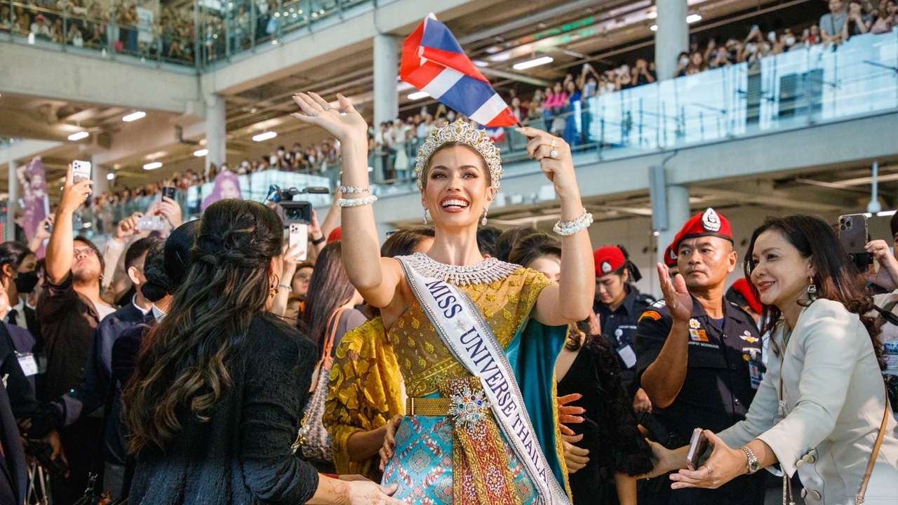 ชมภาพประวัติศาสตร์ แอนโทเนีย กลับไทย ประชาชนแห่ต้อนรับสนามบินแทบแตก