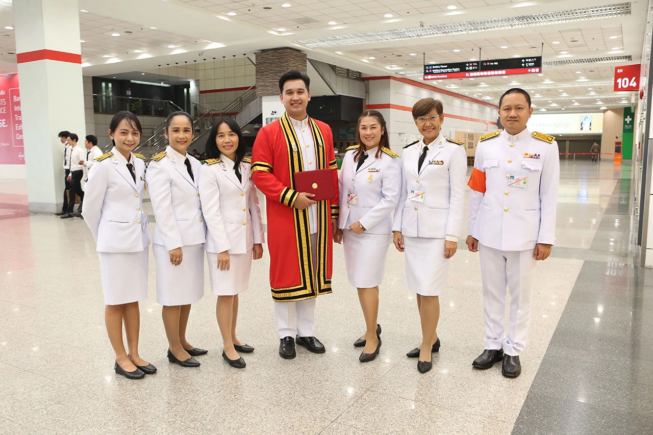 ประธานองคมนตรี เป็นผู้แทนพระองค์มอบปริญญาบัตรแก่ผู้สำเร็จการศึกษาจาก ม.พระจอมเกล้าพระนครเหนือ