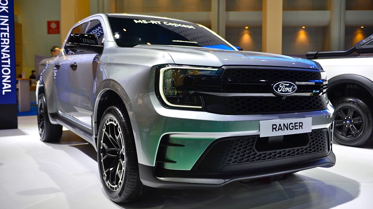 ดับซ่าเตี้ยหน้าหล่อ มาเงียบๆ จอดเสียบหลังบูธ Ford Ranger MS-RT ตัวเตี้ย ...