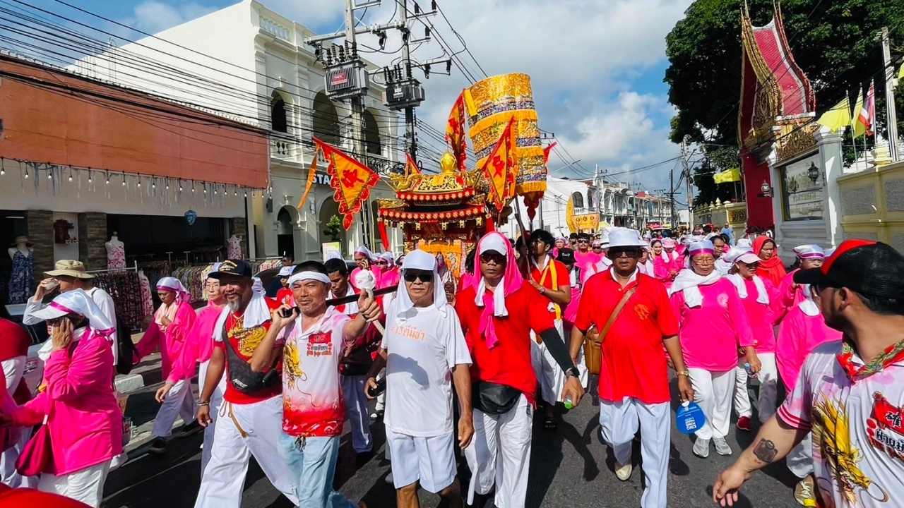 ยิ่งใหญ่ครั้งแรกในนับร้อยปี ขบวนแห่พระโพธิสัตว์กวนอิม 3 ศาลเจ้ารอบเกาะภูเก็ต