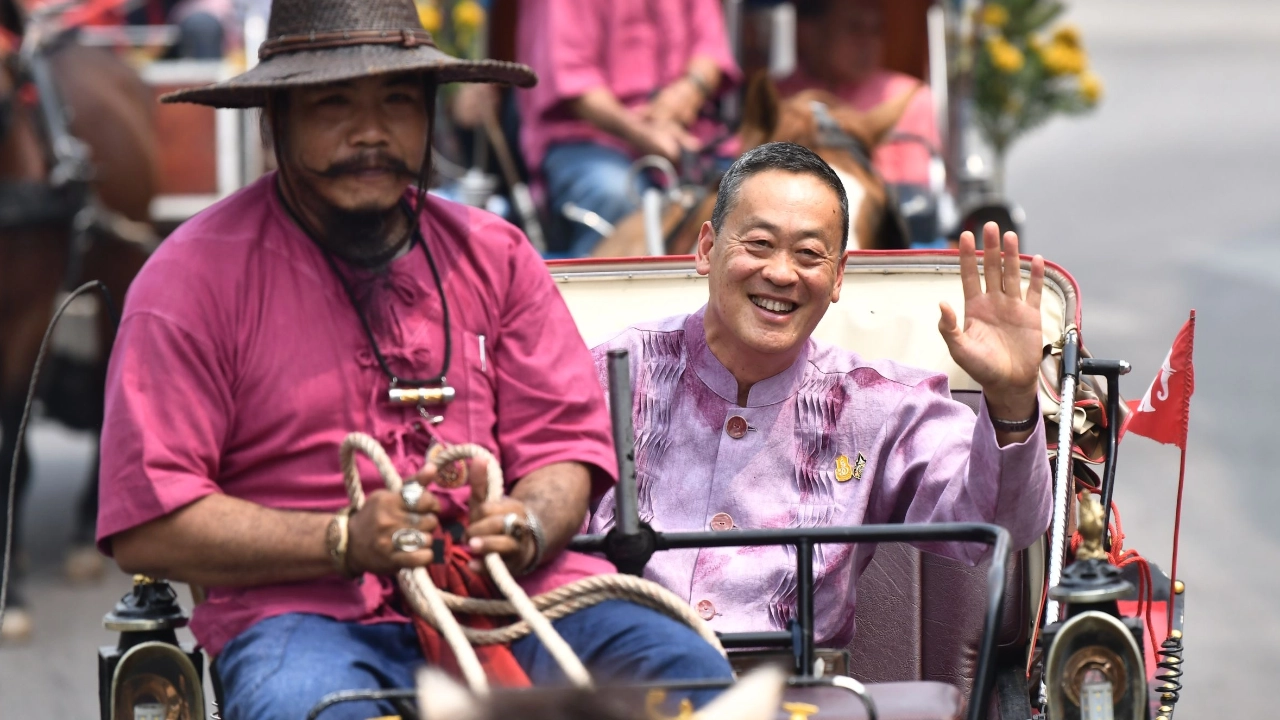 เศรษฐา นั่งรถม้าลำปาง แนะอนุรักษ์ไว้ ขอช่วยกันยกระดับจากเมืองรองเป็นเมืองหลัก