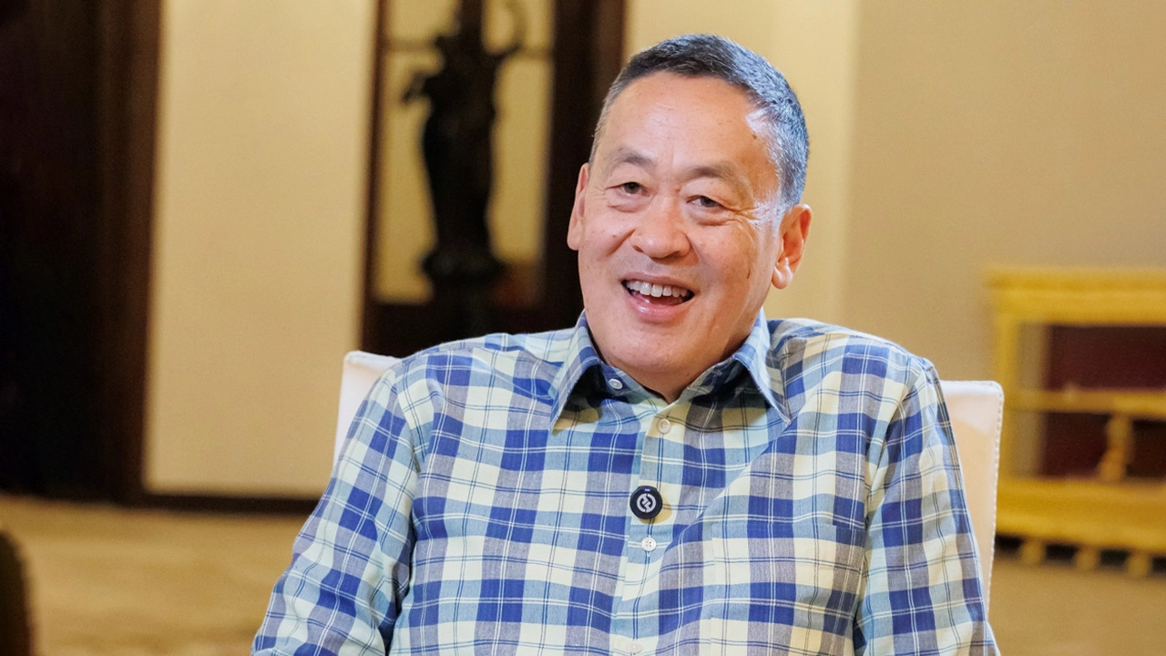 ความฝันนายกฯ อยากเห็นทุกคนใช้ผ้าไทย เมินคนดราม่าใช้ผ้าขาวม้าเป็นผ้าพันคอ(คลิป)