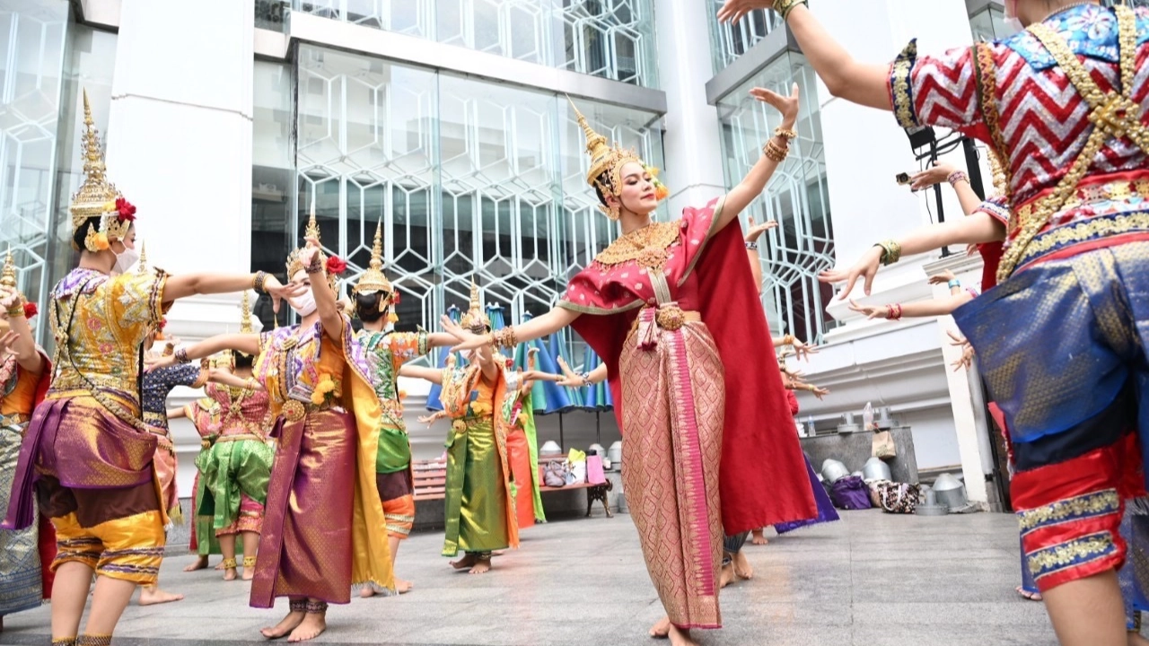 เบนซ์ พรชิตา รำแก้บนถวายพระพรหม เผยพรที่ขอแล้วได้สมหวังดั่งใจ