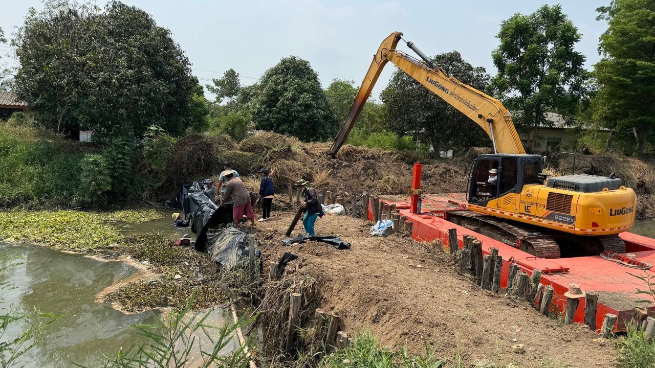 8 ตำบลของฉะเชิงเทราเดือดร้อน น้ำเค็มเข้าคลอง ต้องสูบน้ำเก่าออก รอน้ำจืดดันออกทะเล