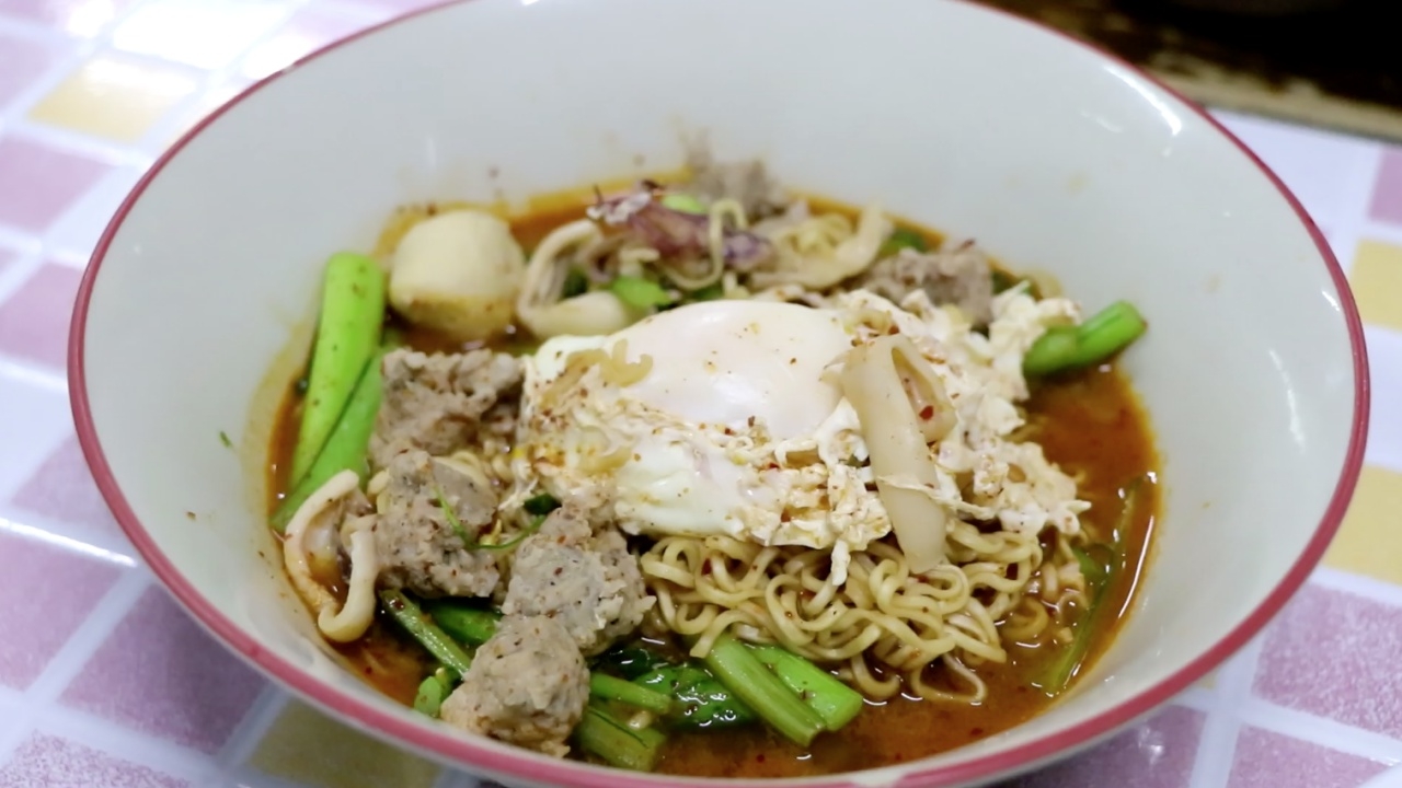 ตำนานความอร่อยคู่เชียงใหม่ "มาม่าฟ้าธานี" ชูน้ำพริกสูตรเด็ดบะหมี่ทรงเครื่อง