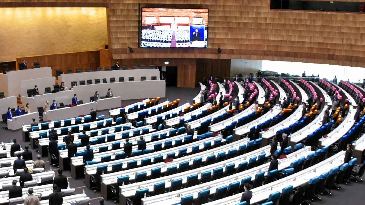 ชี้ชะตาวันนี้ สูตรคำนวณ ส.ส.ปาร์ตี้ลิสต์ หาร 100 หรือ 500 ใครจะส่อแววชนะ