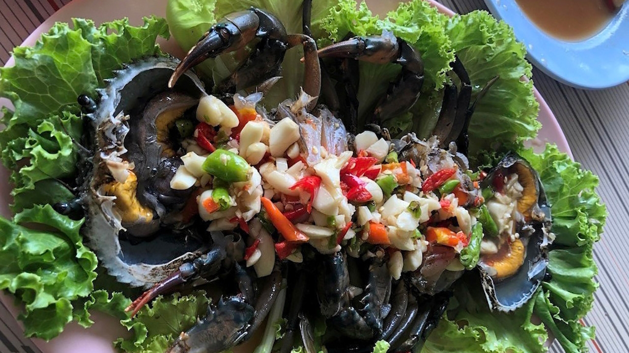 “ครัวโสภี” ดอนหอยหลอด ปูไข่ดองสูตรลับน้ำปลากวน