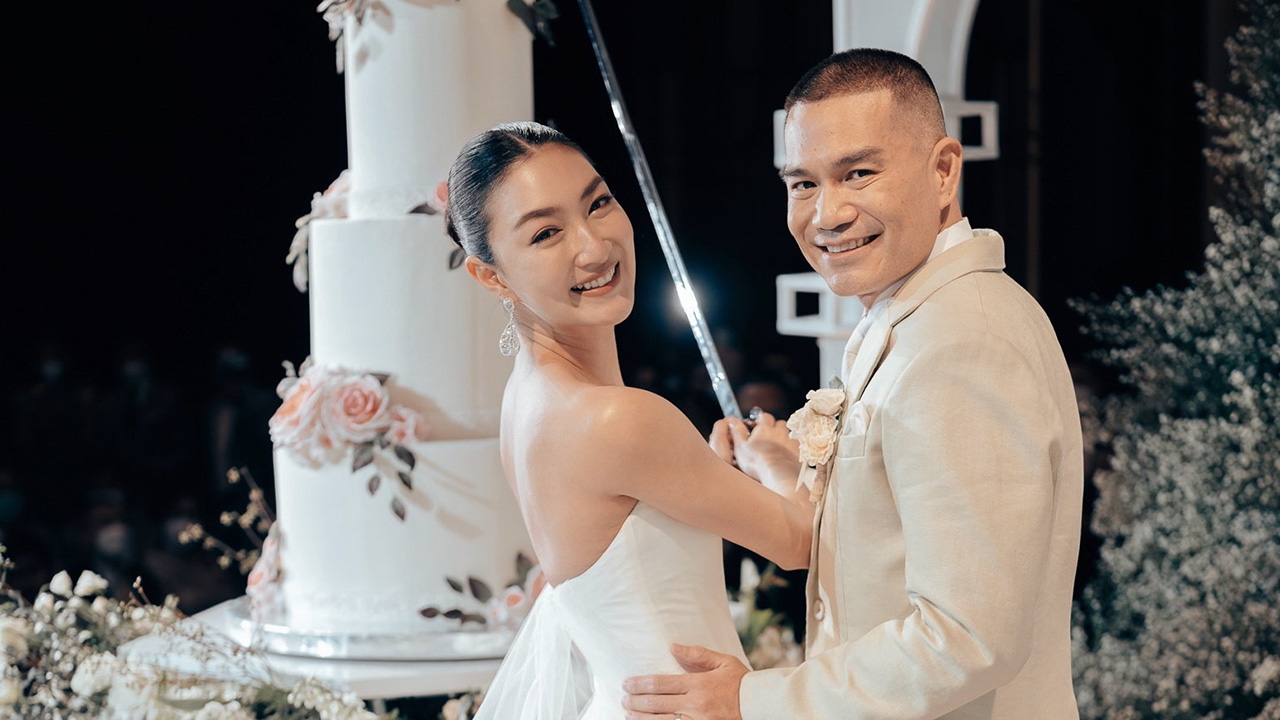 เรื่องราวดีดี “แพนเค้ก-พี่หมี” วิวาห์ชื่นมื่น รัก 11 ปี แฮปปี้อยู่ข้างกัน