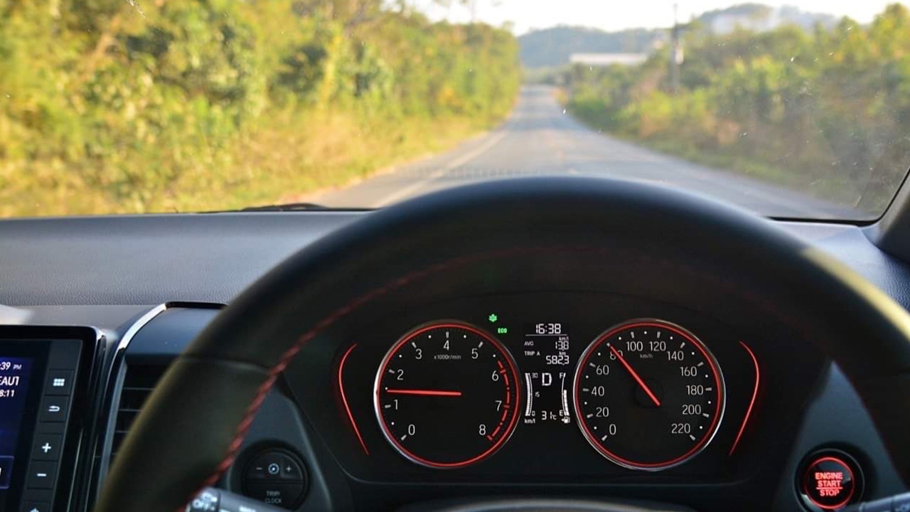 การคาดการณ์ล่วงหน้า ขับรถปลอดภัย ใส่ใจต่อสภาพแวดล้อมรอบตัว