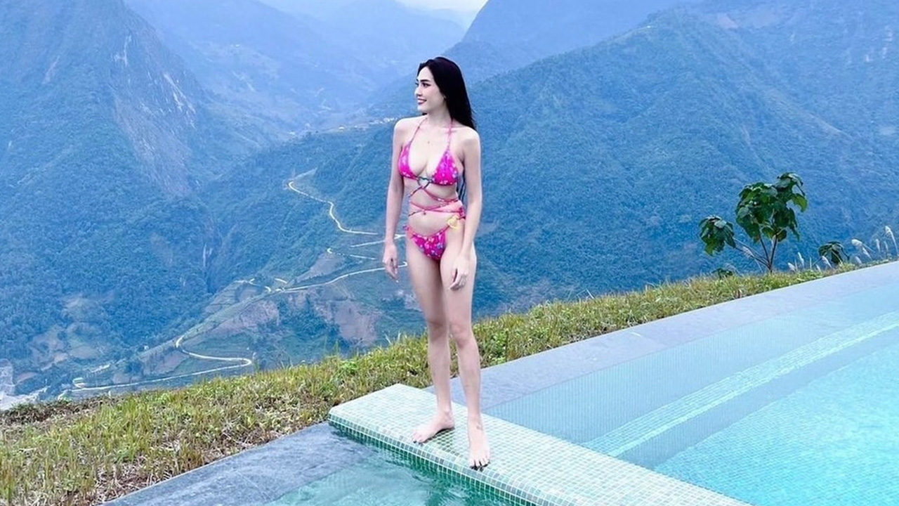 บอลลูน พินทุ์สุดา อวดความแซ่บใส่บิกินีสีแสบตา น่ามองทั้งนางแบบและวิว 