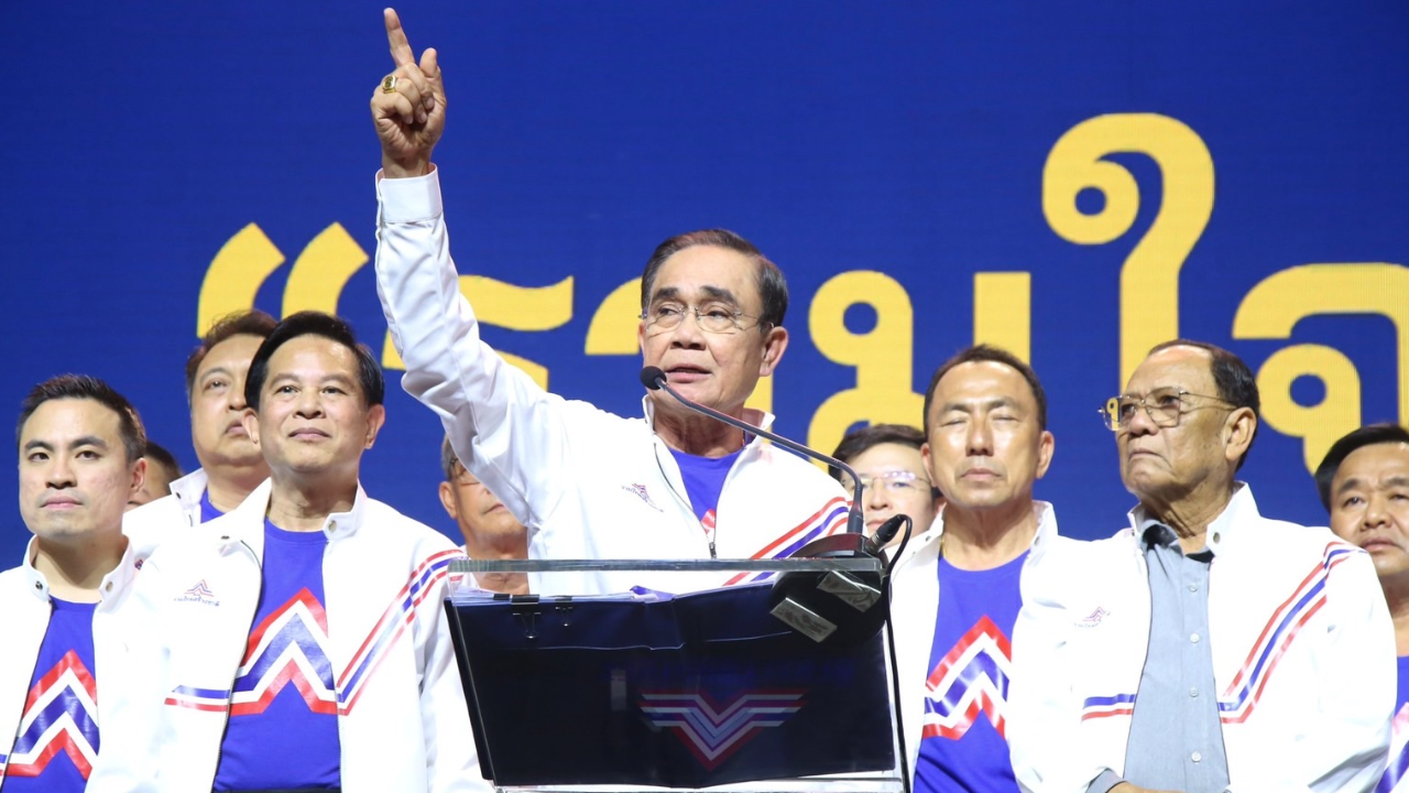 รทสช.เปิดตัว "บิ๊กตู่" ยิ่งใหญ่  28 คน จับมือทำงาน แย้มนโยบาย 3 ข้อ