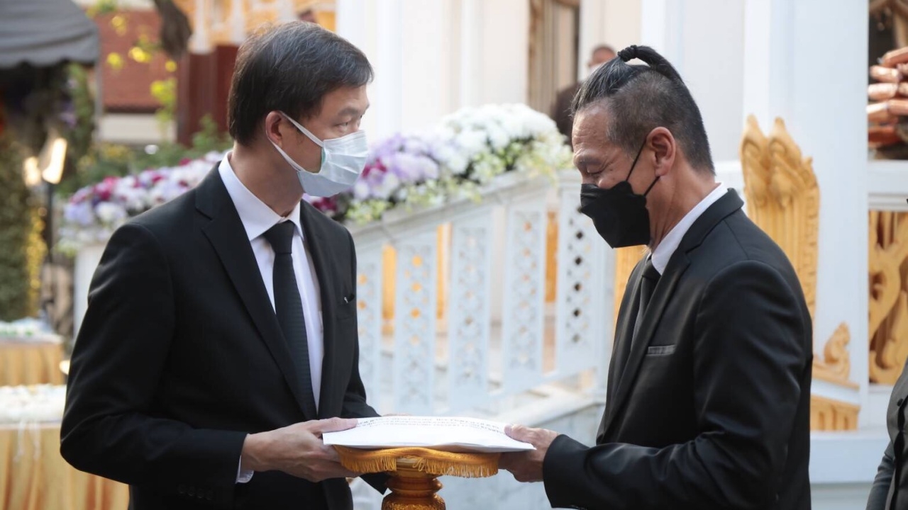 อ๊อฟ พงษ์พัฒน์ มอบเงินทำบุญงานศพคุณพ่อ ให้กองทุนโรคหลอดเลือดสมอง รพ.ศิริราช