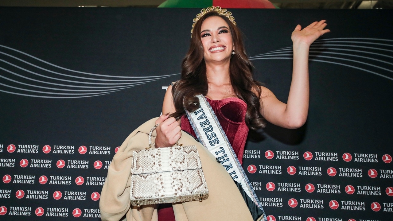 แอนนาเสือ พร้อมล่ามง เตรียมไปประกวดมิสยูนิเวิร์ส แฟนนางงามส่งแน่นสนามบิน 