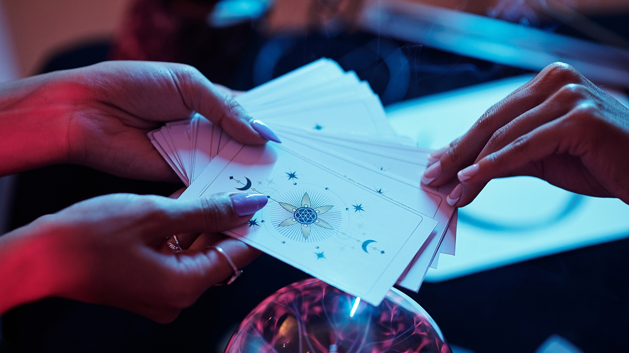 ดูดวงไพ่ยิปซี รายปักษ์ 1-15 มกราคม 2566 การเงิน การงาน ความรัก ครบทั้ง 12 ราศี