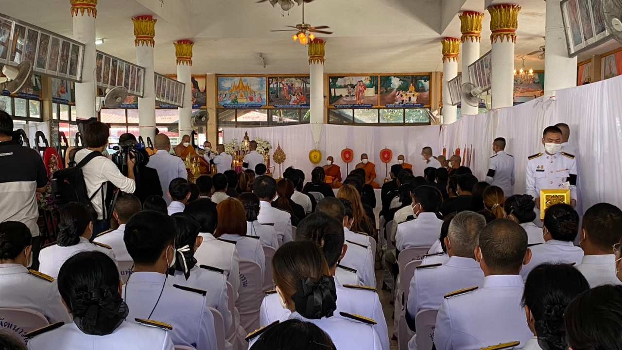 พิธีสวดพระพุทธมนต์ถวายเพลอุทิศส่วนกุศลแก่เหยื่อกราดยิงหนองบัวลำภู 3 วัด