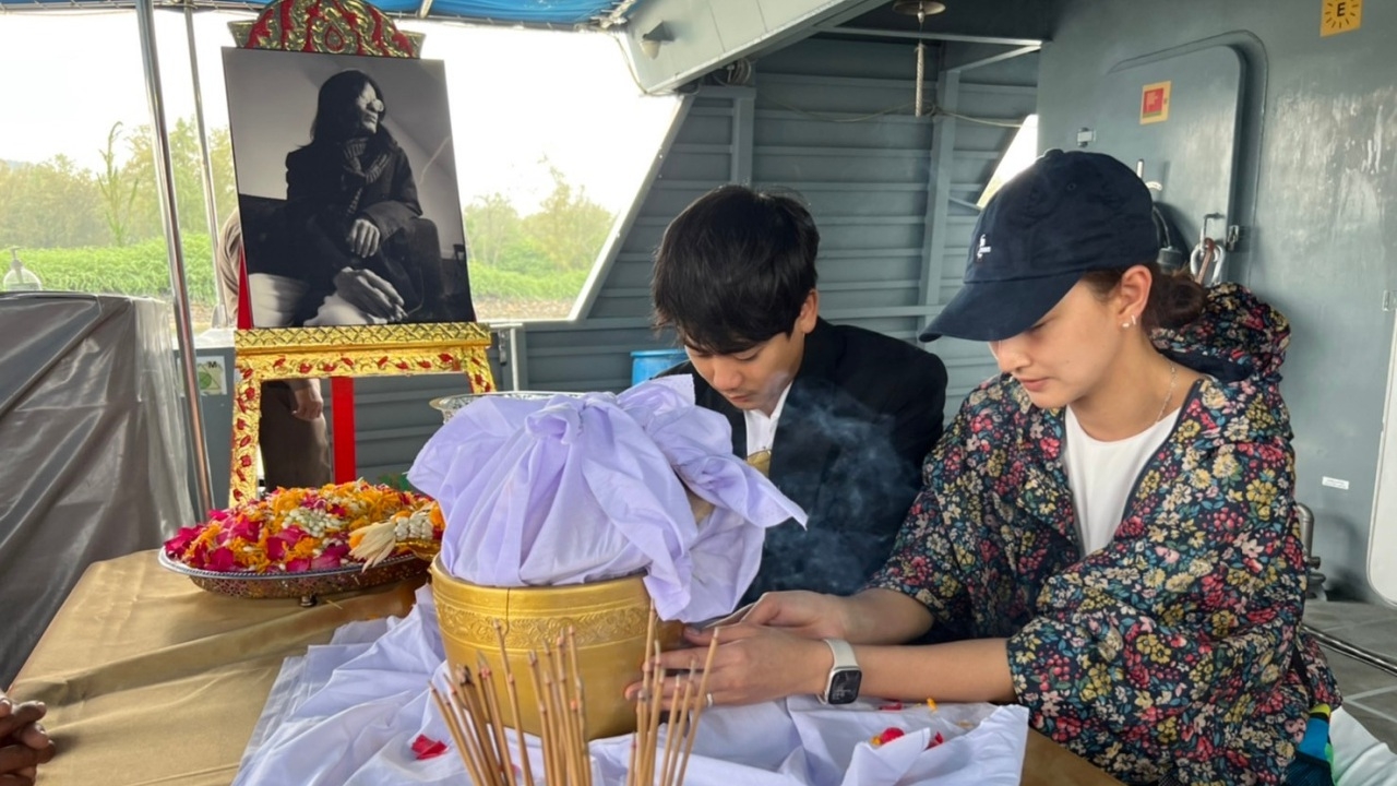 ประมวลภาพพิธีลอยอังคาร ดาราดังส่งดวงวิญญาณ หม่อมน้อย ม.ล.พันธุ์เทวนพ 