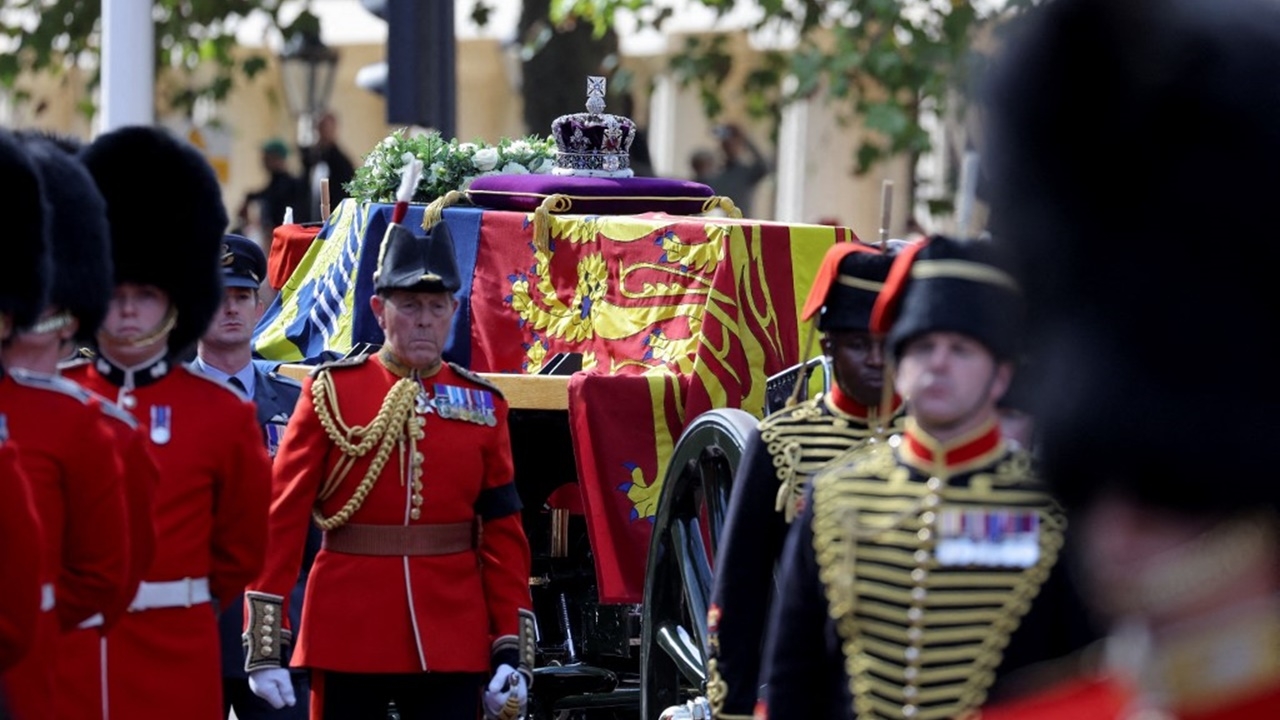 ประมวลภาพ ขบวนอัญเชิญพระบรมศพควีนเอลิซาเบธที่ 2 สู่เวสต์มินสเตอร์ ฮอลล์
