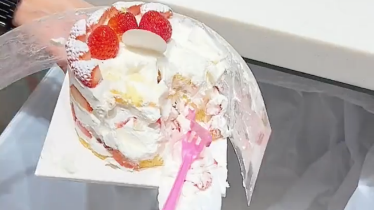 เชฟสาวขอโทษ ปมดราม่ารีวิว "เค้กเกาหลี" บอกสู้สูตรตัวเองไม่ได้ ก่อนทิ้งลงถังขยะ