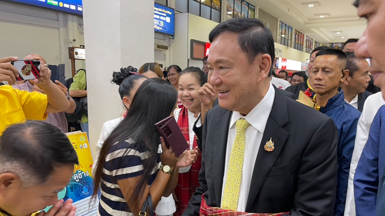 “ทักษิณ” ถึงบุรีรัมย์ ไปต่อ จ.สุรินทร์ เป็นประธานงานอุปสมบทเฉลิมพระเกียรติฯ