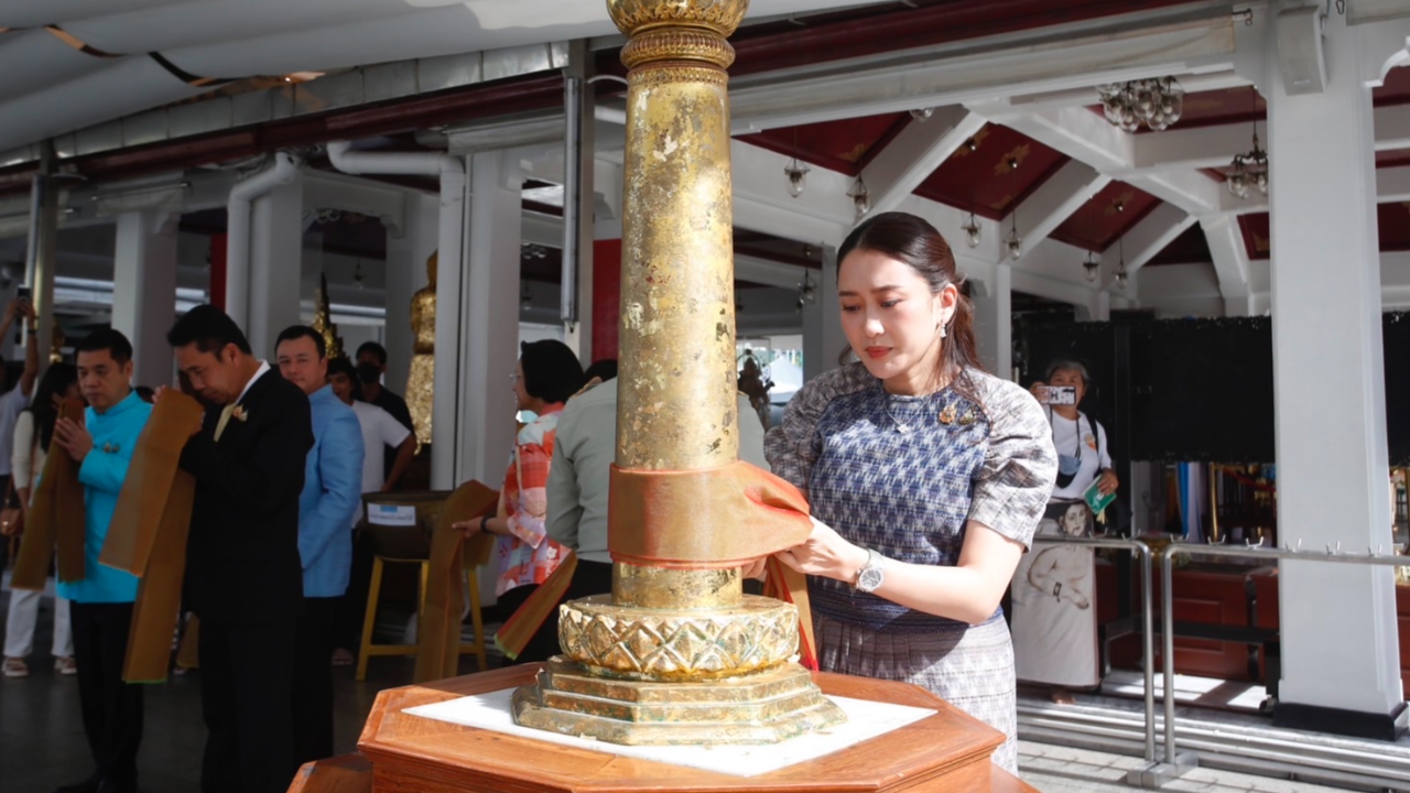 “นายกฯ แพทองธาร” สักการะศาลหลักเมือง-วัดพระแก้ว ก่อนเข้าพรรคเพื่อไทย