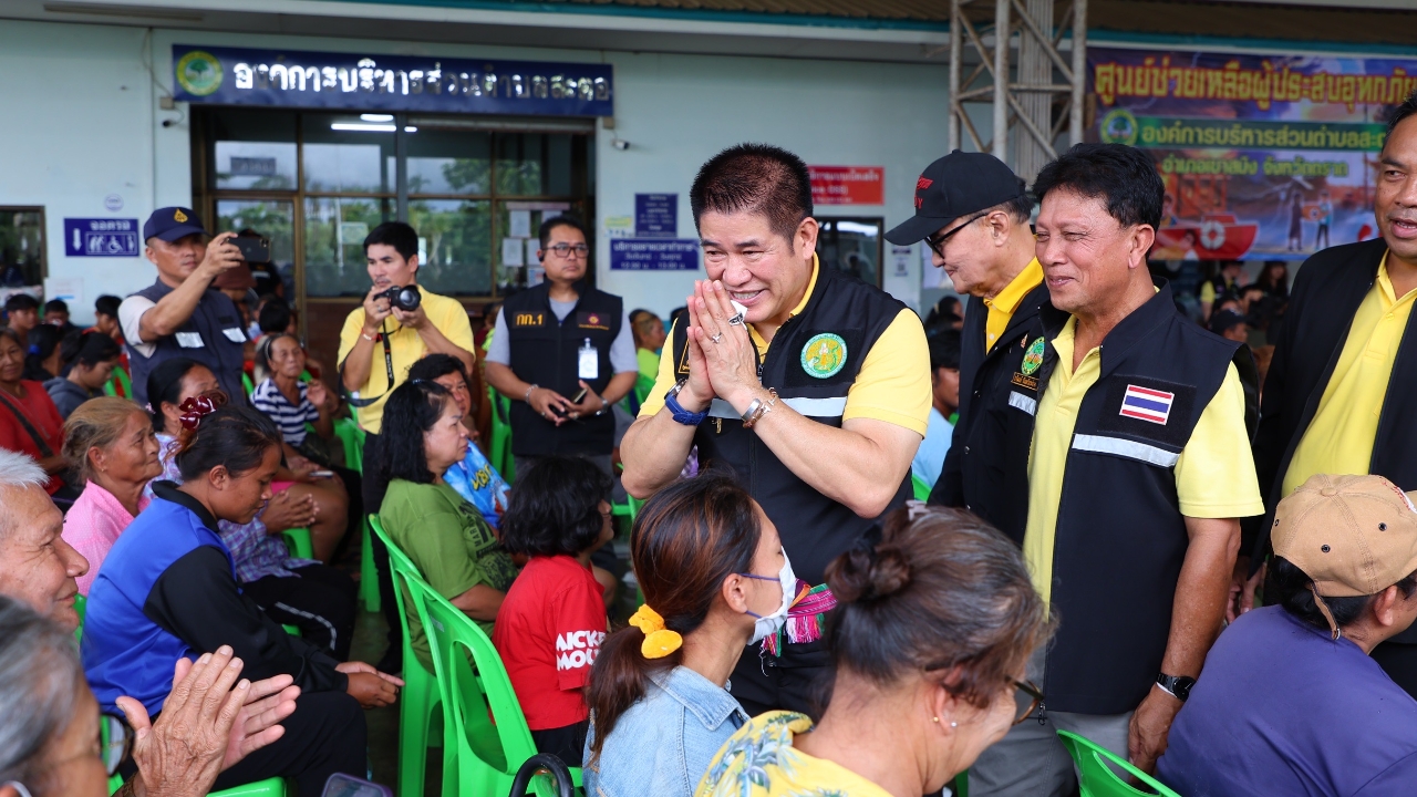 “ธรรมนัส” ให้กำลังใจ มอบถุงยังชีพน้ำท่วมจันทบุรี-ตราด ลุยผลักดันสร้างอ่างเก็บน้ำ