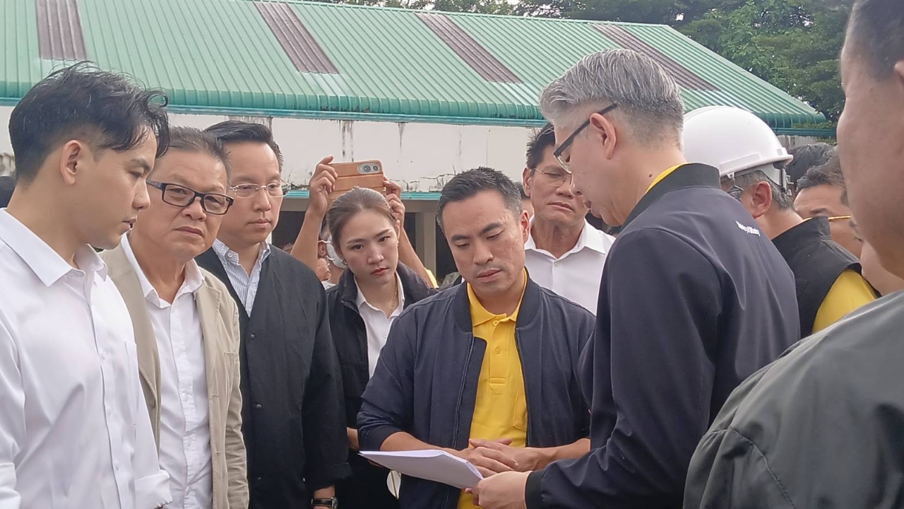 รมว.อุตสาหกรรม ติดตามปัญหาโรงงานวินโพรเสส ระยอง รับฟังปัญหาจากชาวบ้าน