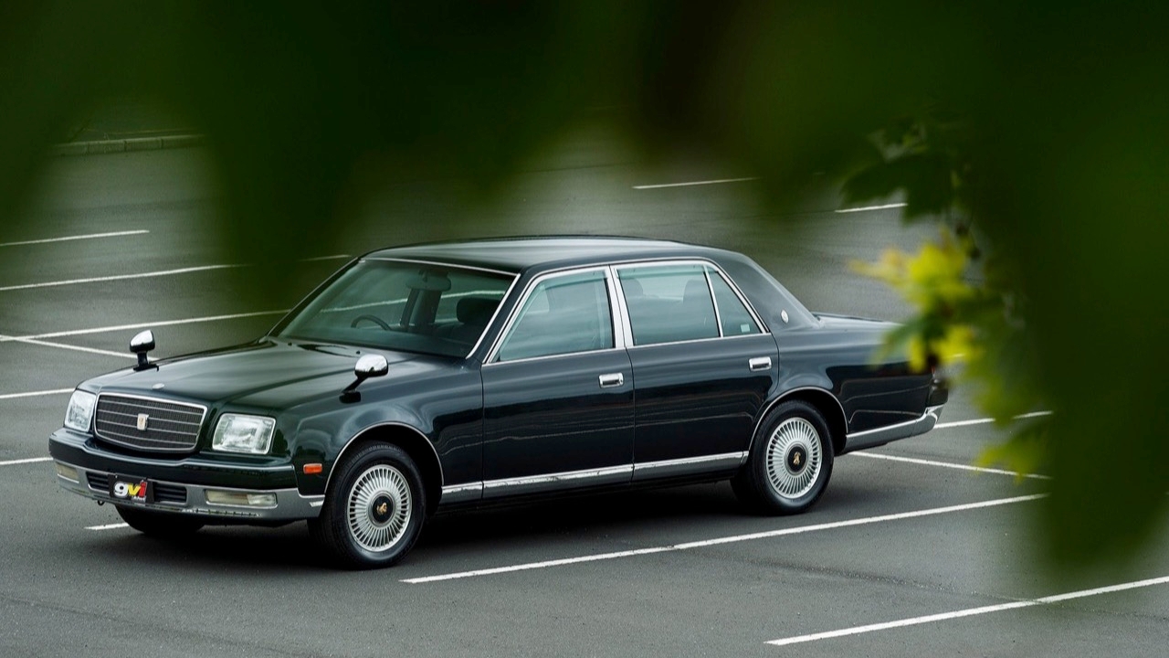 ให้รถเก่าเล่าเรื่อง: Toyota Century ชื่อคล้ายรถตู้แต่นี่คือรถหรูระดับบนสุดในสายตาอาทิตย์อุทัย